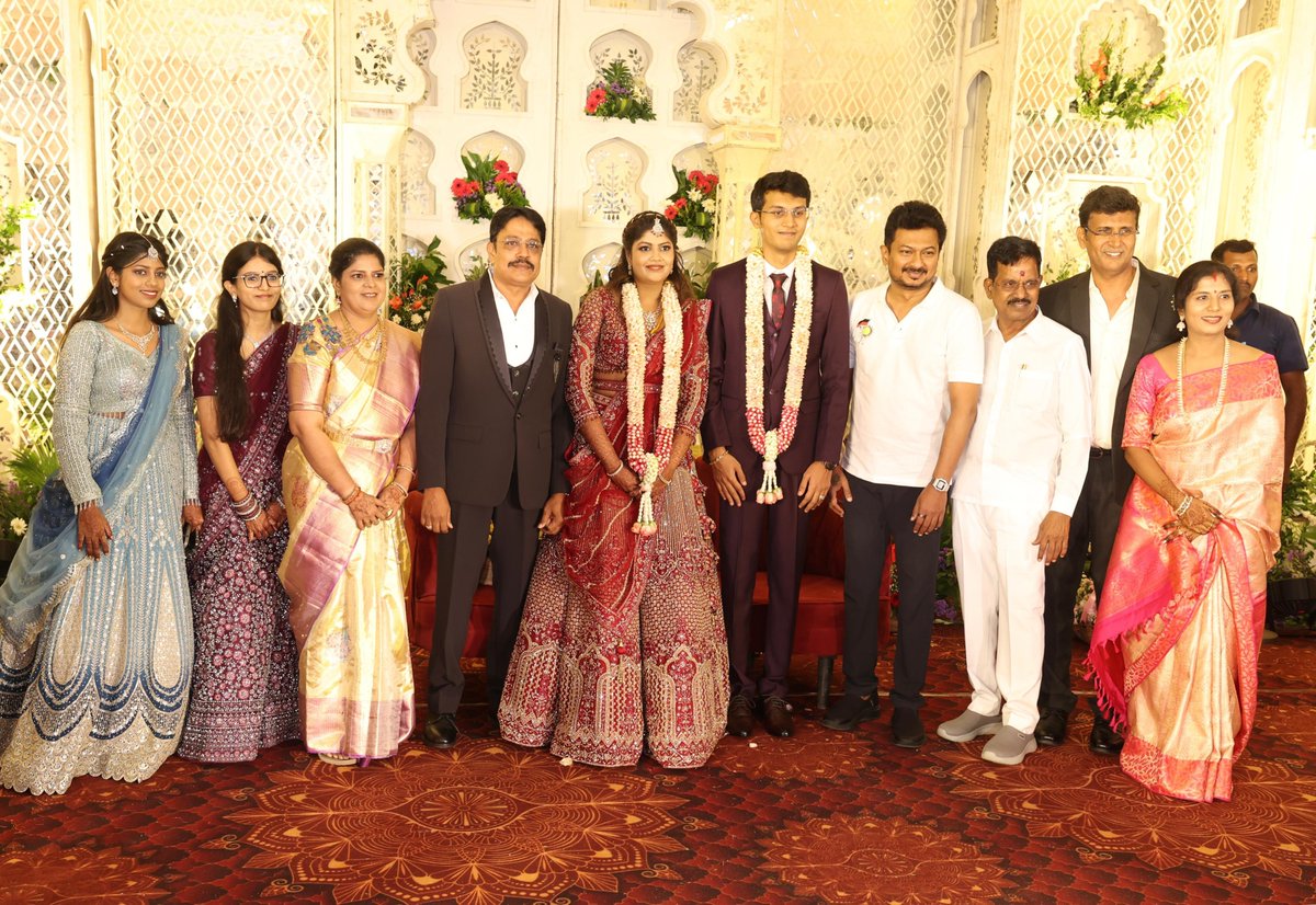 Udhay (@udhaystalin) on Twitter photo திரைப்படத் தயாரிப்பாளர் அண்ணன் <a href="/theVcreations/">Kalaippuli S Thanu</a> கலைப்புலி எஸ்.தாணு அவர்களின் மூத்த பேரன் ஏ.என்.ஆதித்யன் - டாக்டர் ப்ரிதா பாலாஜி ஆகியோரது திருமண வரவேற்பு நிகழ்ச்சி சென்னை எழும்பூரில் நடைபெற்ற நிலையில், அதில் பங்கேற்று, இல்வாழ்வில் அடியெடுத்து வைக்கும் மணமக்கள் இருவரும் முத்தமிழறிஞர் திரைப்படத் தயாரிப்பாளர் அண்ணன் <a href="/theVcreations/">Kalaippuli S Thanu</a> கலைப்புலி எஸ்.தாணு அவர்களின் மூத்த பேரன் ஏ.என்.ஆதித்யன் - டாக்டர் ப்ரிதா பாலாஜி ஆகியோரது திருமண வரவேற்பு நிகழ்ச்சி சென்னை எழும்பூரில் நடைபெற்ற நிலையில், அதில் பங்கேற்று, இல்வாழ்வில் அடியெடுத்து வைக்கும் மணமக்கள் இருவரும் முத்தமிழறிஞர்