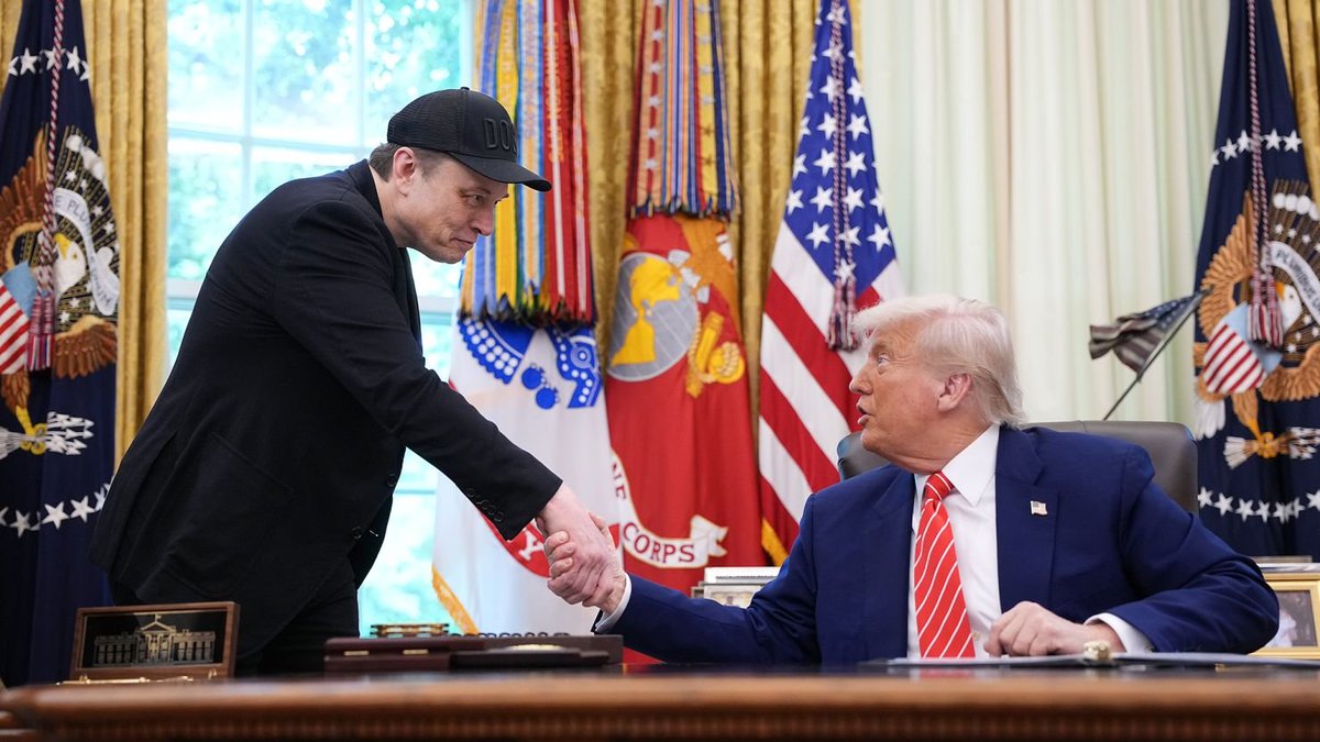 BITCOIN VE ABD BORSALARI ÇAKILIYOR! ⚠️

Trump ve Musk arasındaki kavga, piyasaları derinden sarsıyor.

Donald Trump, Musk'tan rahatsız olmaya başladığını ve geri çekilmesini istediğini dile getirdi. Avantajlarını da geri çektiği için Musk'ın delirdiğini söyledi.

Musk ise