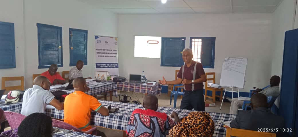 OIT Kinshasa (@oitkinshasa) on Twitter photo 🇨🇫 À #Bambarie, lancement du Comité local intégré TREE - Alliance 8.7 pour éradiquer le travail des enfants et le travail forcé. Un pas concret grâce aux projets #Parsanko et #RBSA, soutenus par l'<a href="/OITinfo/">Organisation internationale du Travail</a>.
#Alliance87 #TravailDécent 🇨🇫 À #Bambarie, lancement du Comité local intégré TREE - Alliance 8.7 pour éradiquer le travail des enfants et le travail forcé. Un pas concret grâce aux projets #Parsanko et #RBSA, soutenus par l'<a href="/OITinfo/">Organisation internationale du Travail</a>.
#Alliance87 #TravailDécent