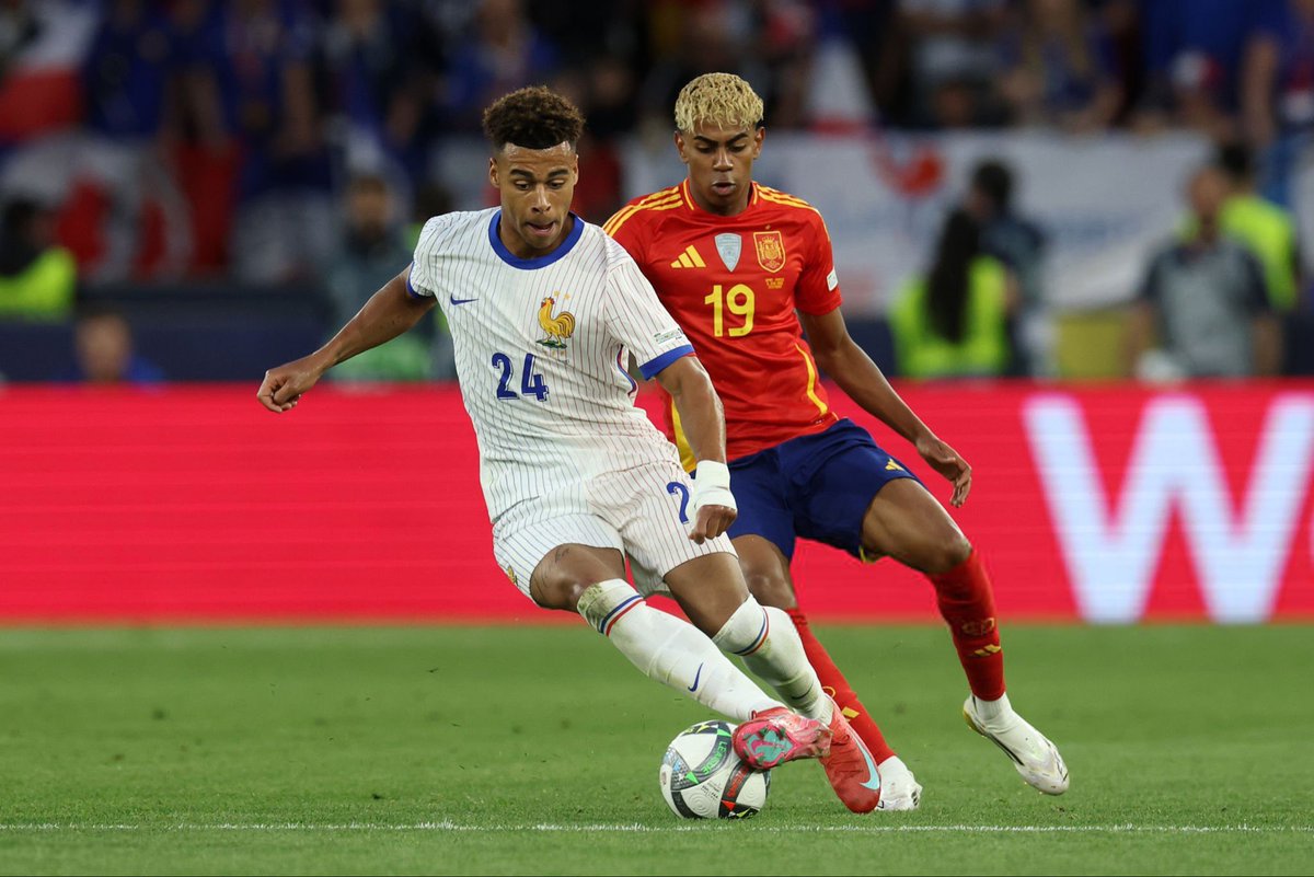 EDFUpdate's tweet image. 20 minutes in and still no goal! ⚔️

🇪🇸 0-0 🇫🇷 #SPAFRA | #NationsLeague