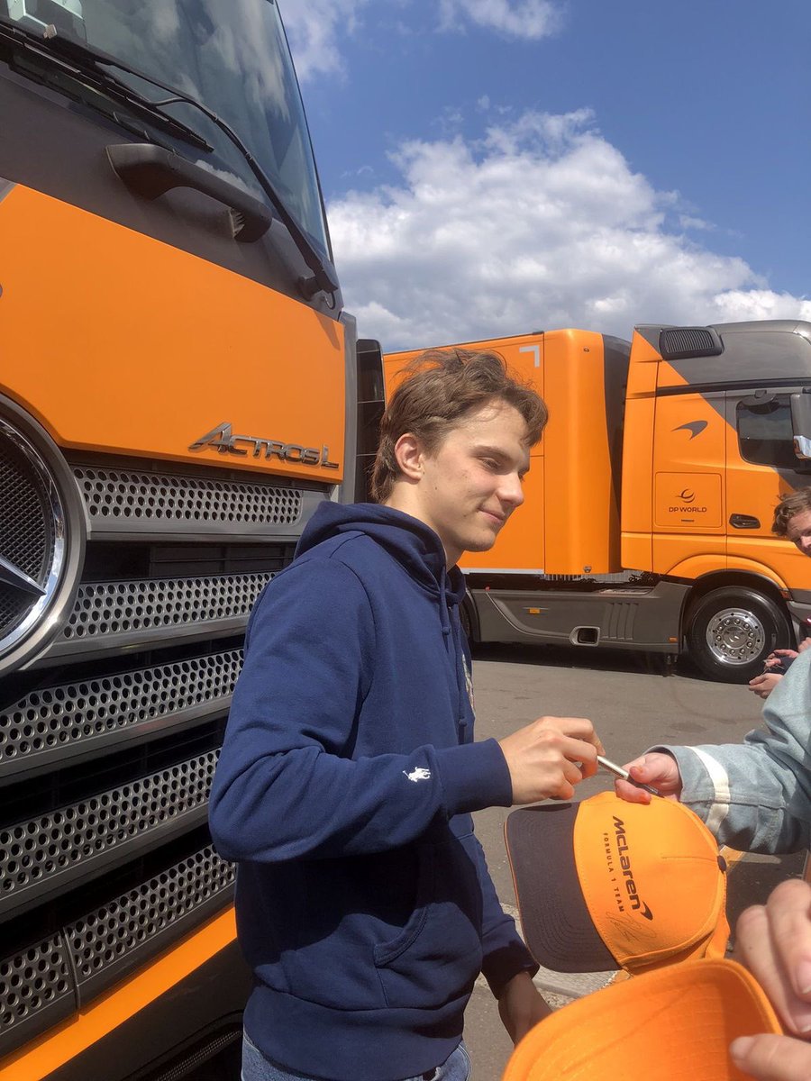 fell asleep thinking about them woke up thinking about them

eassyyy white chocolate u gon make me act upp