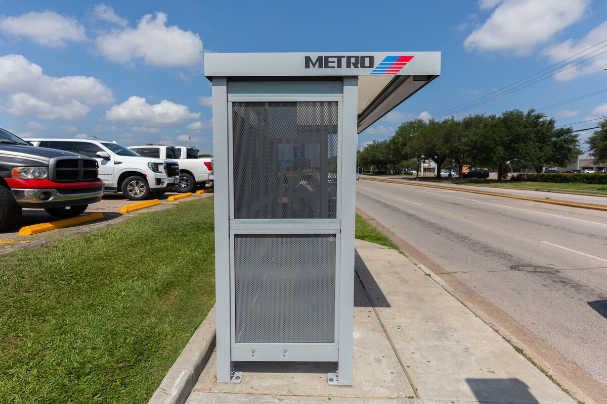METROHouston's tweet photo. 🚨 Big news, Houston! 🚨
METRO is pilot testing brand-new bus shelters with upgraded ventilation to keep you COOL in the heat ☀️ and a fresh design to keep you DRY during those pop-up storms. 🌧️

Stay tuned. Comfort is coming to a stop near you! 🚍 #METRONow https://t.co/rNHo83eaOM