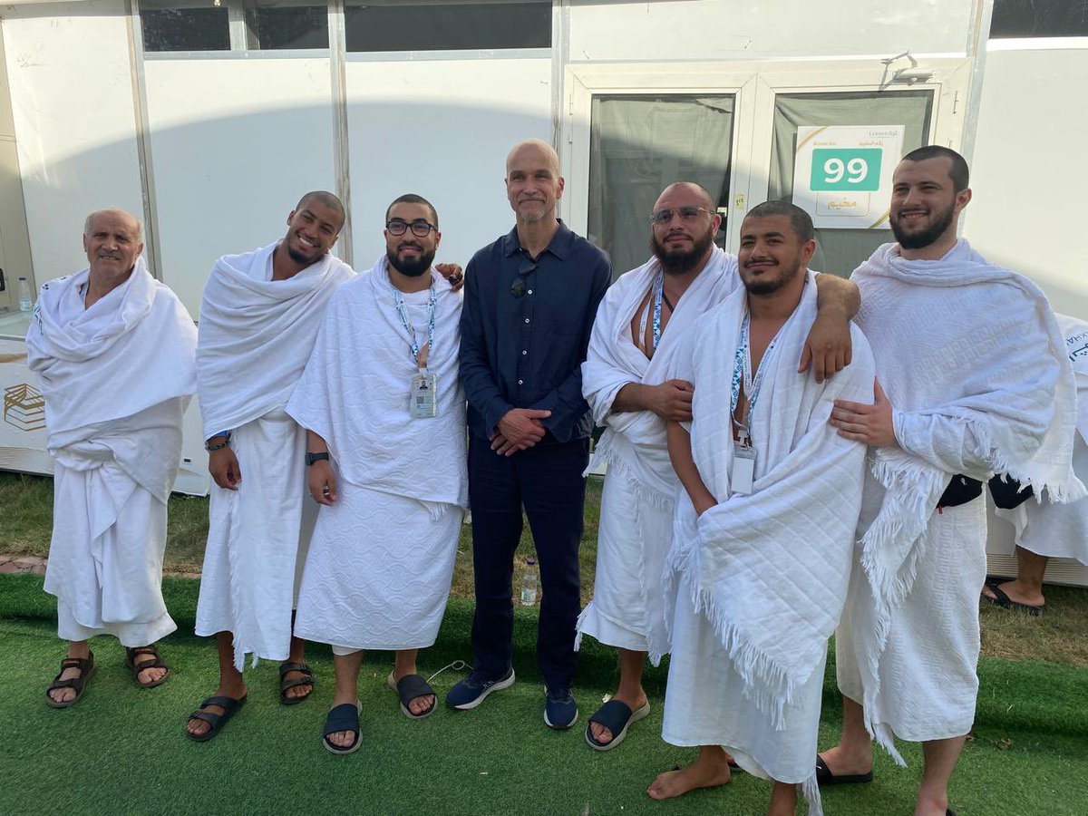 NEHAD___M's tweet photo. سعيد جدا بوجودي اليوم في #عرفه لزيارة حجاجنا 🇫🇷 . في هذا اليوم المميز، علامات الرضا و الامتنان  عند حجاجنا لكل ما قدمته السلطات 🇸🇦 من تسهيلات. كل الظروف مهيئة. شكرا للمملكة. عيد مبارك لجميع المسلمين في 🇸🇦و في العالم و عودة حميدة لحجاجنا 🇫🇷. 
#الحج #الحج_1446هـ https://t.co/SV0B6lgdpz