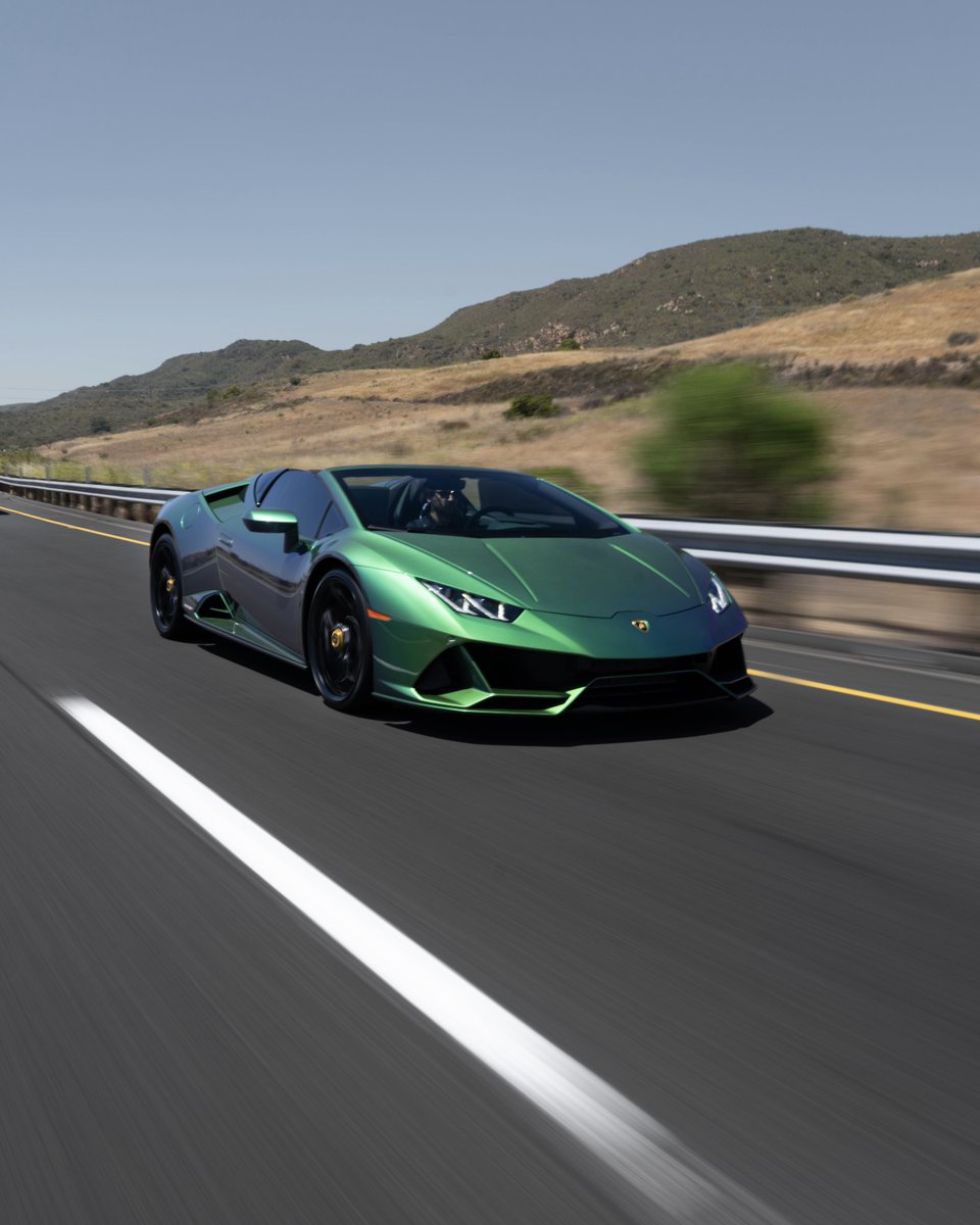 Blue Huracán or Green Huracán? Doesn't matter, because they're the same car..

Hit the link below to learn more about this extremely unique Huracán EVO Spyder finished in Ad-Personam color-shifting “Verde Agave Lucido” (from factory)!

lambonb.com/auto/preowned-…