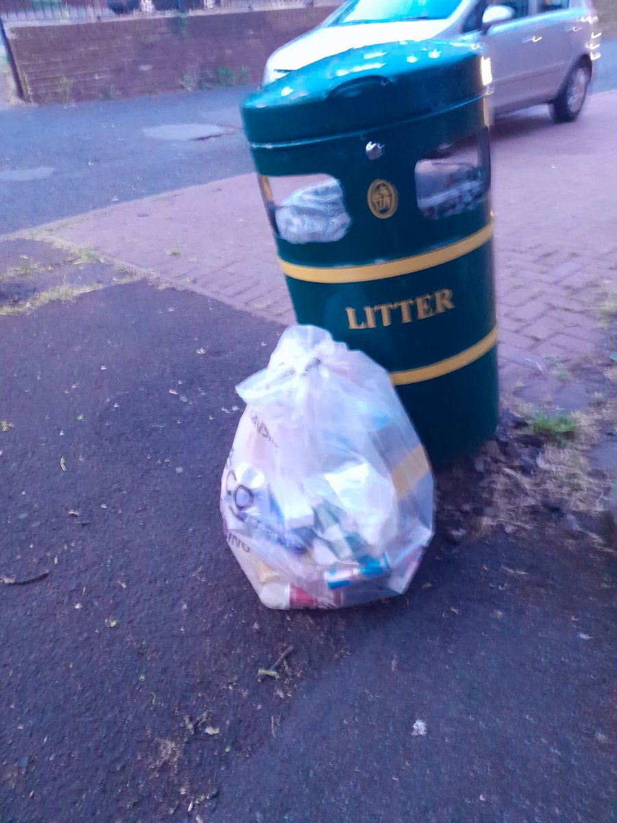 Litterwatch1's tweet image. Community Spotlight: Meet Kay, Gizmo, &amp;amp; Geoff. This trio in Hamstead keeps their street litter-free. Kay balances work, dog walking, and litter picking. Gizmo loves the spotlight—even if he prefers to keep his back to the camera. #CommunityHeroes #LitterFreeHamstead #sandwell