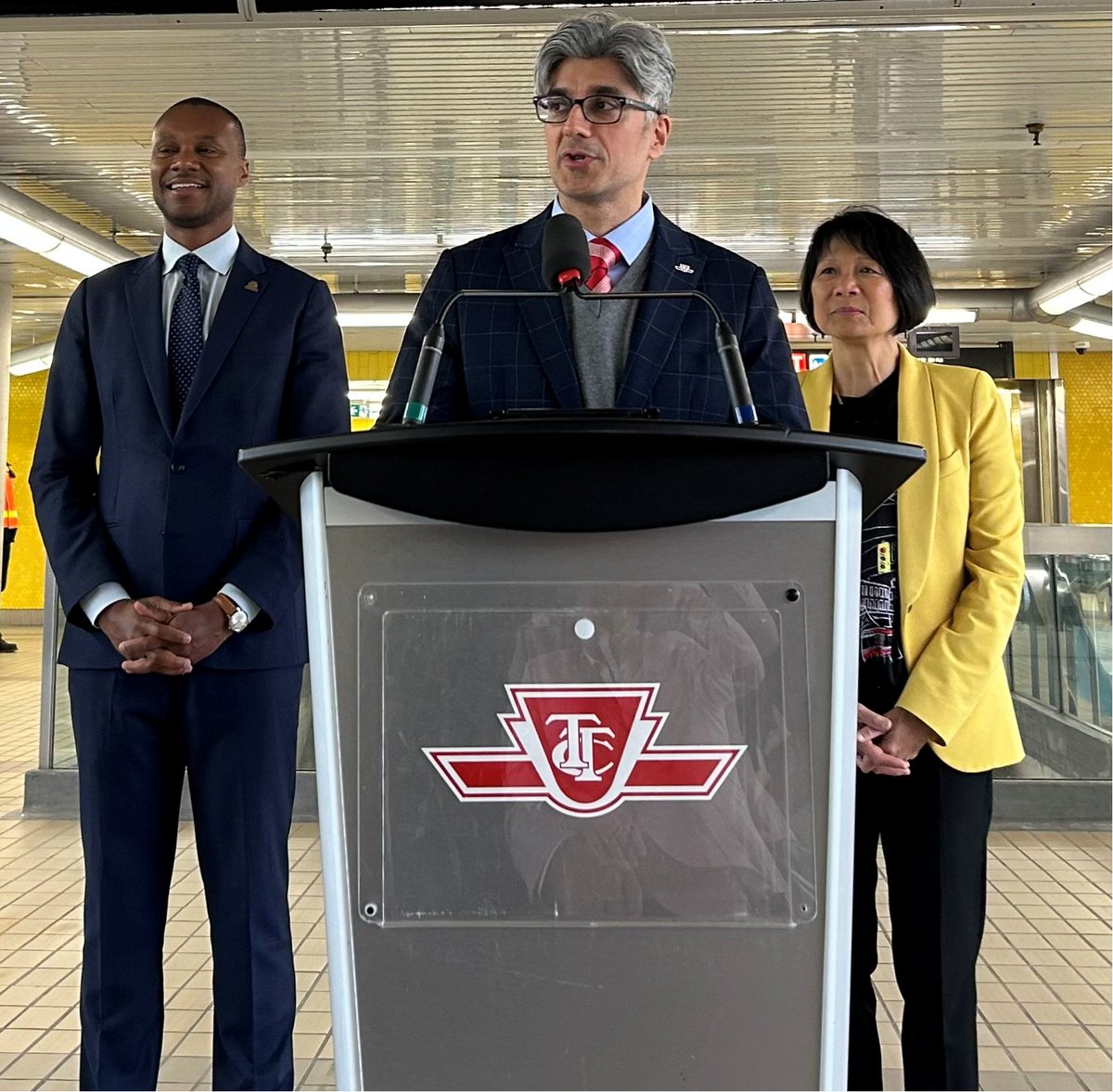 TTCNewsroom's tweet image. This morning, @MayorOliviaChow and #TTC chair @JamaalMyersTO introduced Mandeep Lali as the TTC's new CEO. Lali officially brings his 20-plus years of experience, including transit leadership roles in London and New York, to Toronto on July 7.
Read the Chair's statement at:…