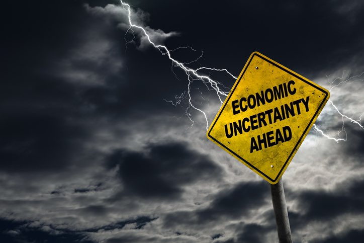 Globalflows's tweet photo. There are major signals flashing recession right now indicating we are on the verge of economic collapse worse than the great depression 

Let me break them down for you: 🧵👇 https://t.co/s6FF2ZSGH4