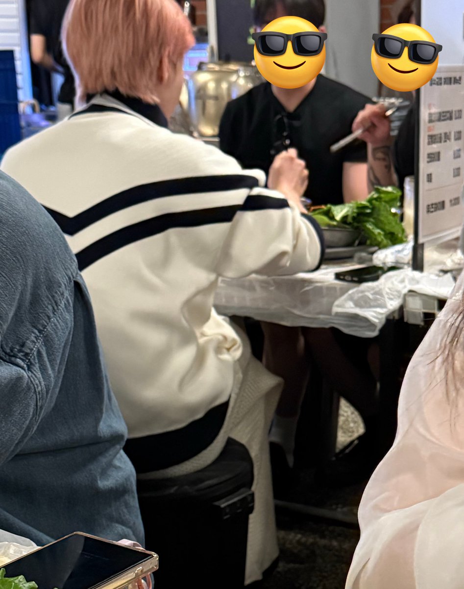 POPCORNBOBO323's tweet photo. op met RENJUN at the bbq restaurant today 🥩

Pink Hair babe 🤲🏻🤲🏻🤲🏻 https://t.co/0jdX0B0hYs