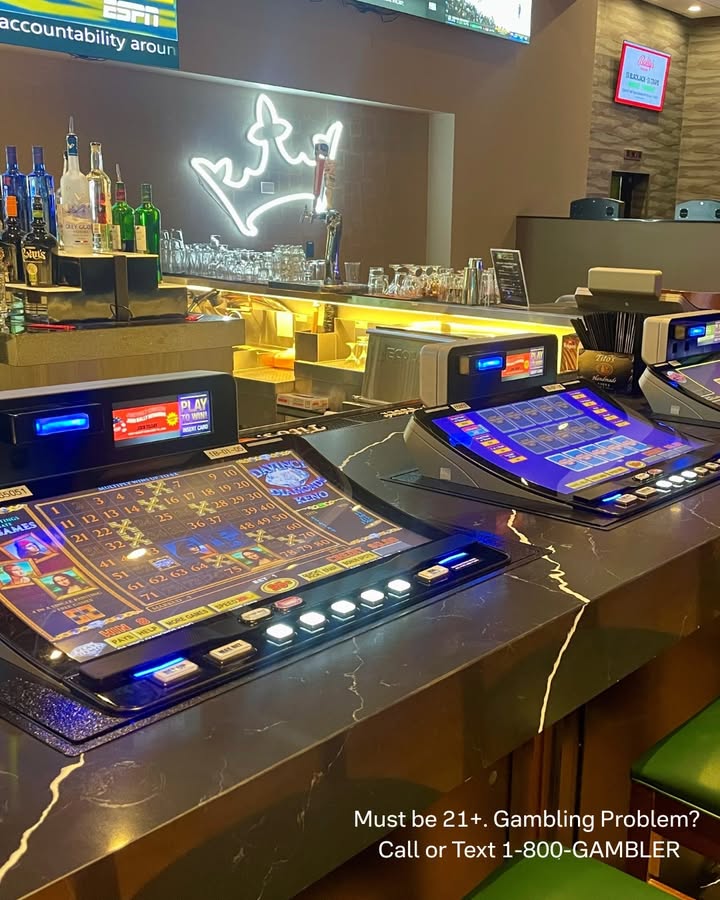 Don’t miss a second of the basketball playoffs at DraftKings Sportsbook! 🏀📺
Catch every play on our massive video wall, place your bets at the kiosks or cashier, and sip on ice-cold beer or craft cocktails from our full-service bar. 🍺🔥

Game on!