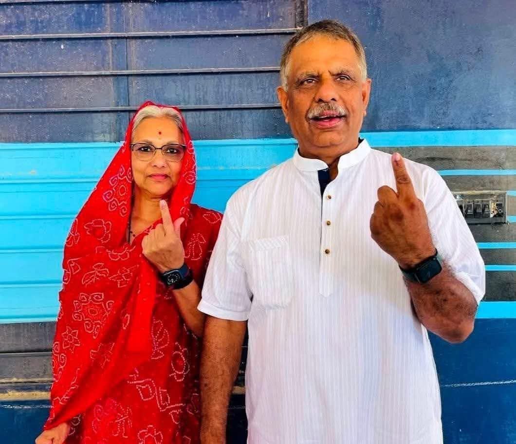 राजस्थान सरकार में चिकित्सा मंत्री श्री गजेन्द्र खींवसर जी की धर्मपत्नी श्रीमती प्रीति कुमारी जी के आकस्मिक निधन का दुखद समाचार प्राप्त हुआ
परमपिता परमेश्वर दिवंगत आत्मा को श्रीचरणों में स्थान दें एवं शोकाकुल परिजनों को दु:ख की इस कठिन घड़ी में धैर्य व संबल प्रदान करें।
ॐ शान्ति।