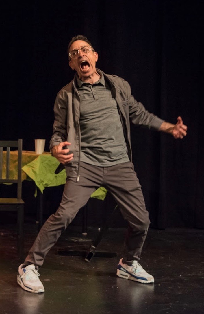 Come see Jersey Devil: A Dead Dad Comedy! Directed by the amazing Drew Droege. Sat 6/7 5pm, Sat 6/14 10:30pm, Thurs 6/26 9:30pm at the Broadwater Theater Main Stage.  #bwfringe25 #hff25
📸 Mark Leonard 
Tix here: 
hollywoodfringe.org/projects/11881…