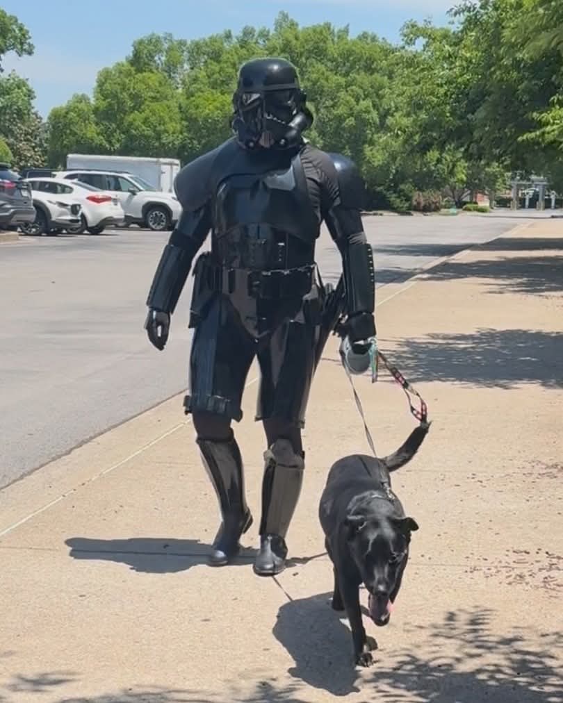 TX10835 from the Carolina Garrison 

Mission: Walk the woof 🐾

Recon? Nah. Just walking the squad pup

Even troopers have side quests

And this one? It’s the most important of the day

#SwiftSilentRelentless
(Unless squirrels are involved)

#501st #specops #shadowtrooper
