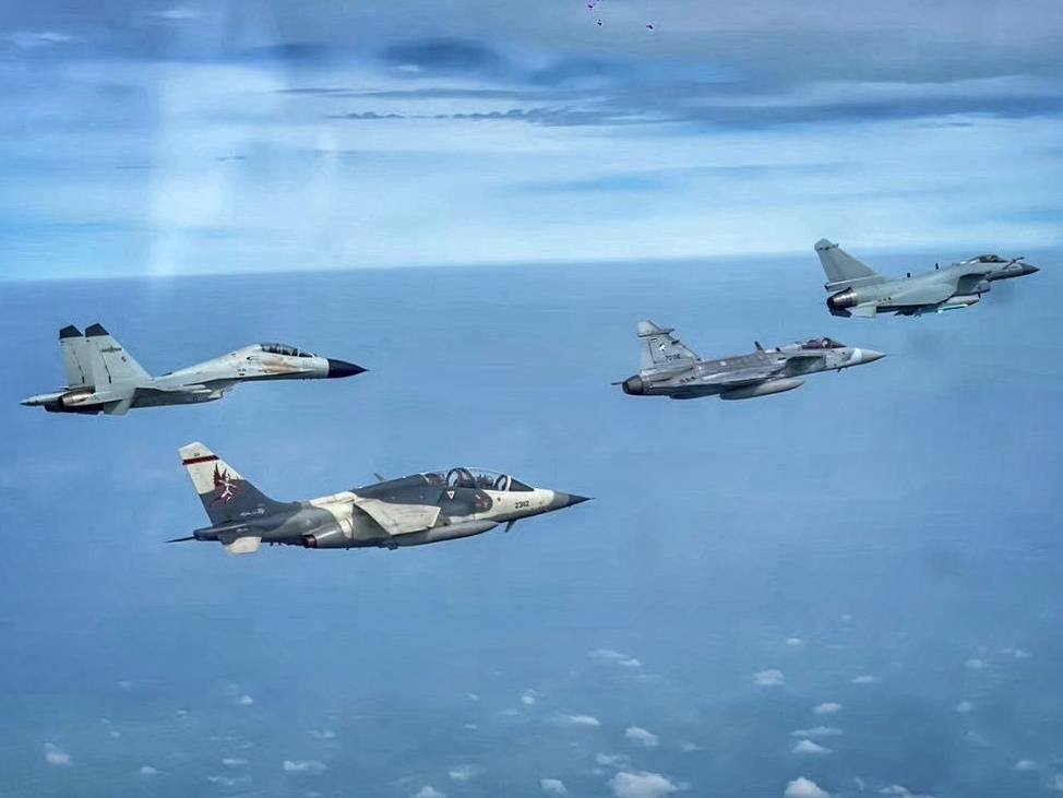 GripenNews's tweet image. India-Pakistan air war discussed at 🇹🇭 Royal Thai Air Force academic seminar, June 5. #BVR combat given special attention.

RTAF also hosted a second planning conference for exercise Falcon Strike 2025. 

Photos: RTAF