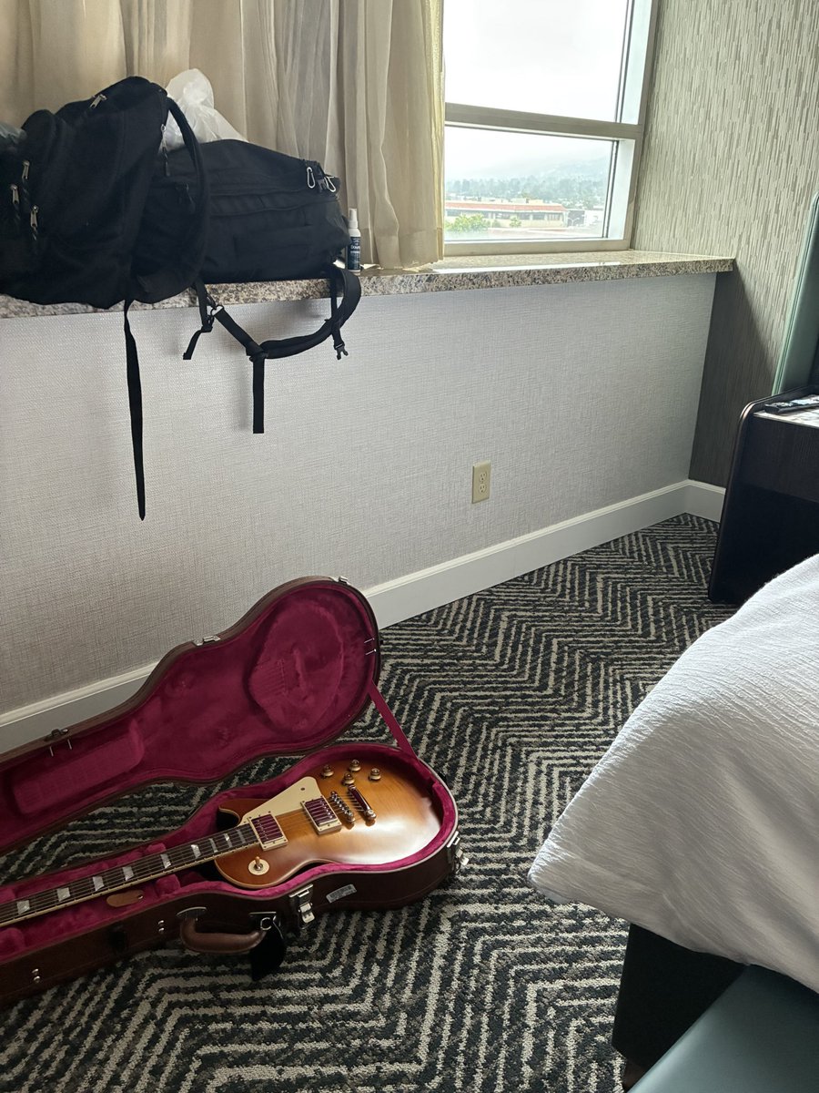 We’re in LA✈️ See you at the Viper Room TOMORROW! Hit us up if you want your name on the guest list✌️ June 6th 7:00pm

#rocknroll #live #music #hollywood