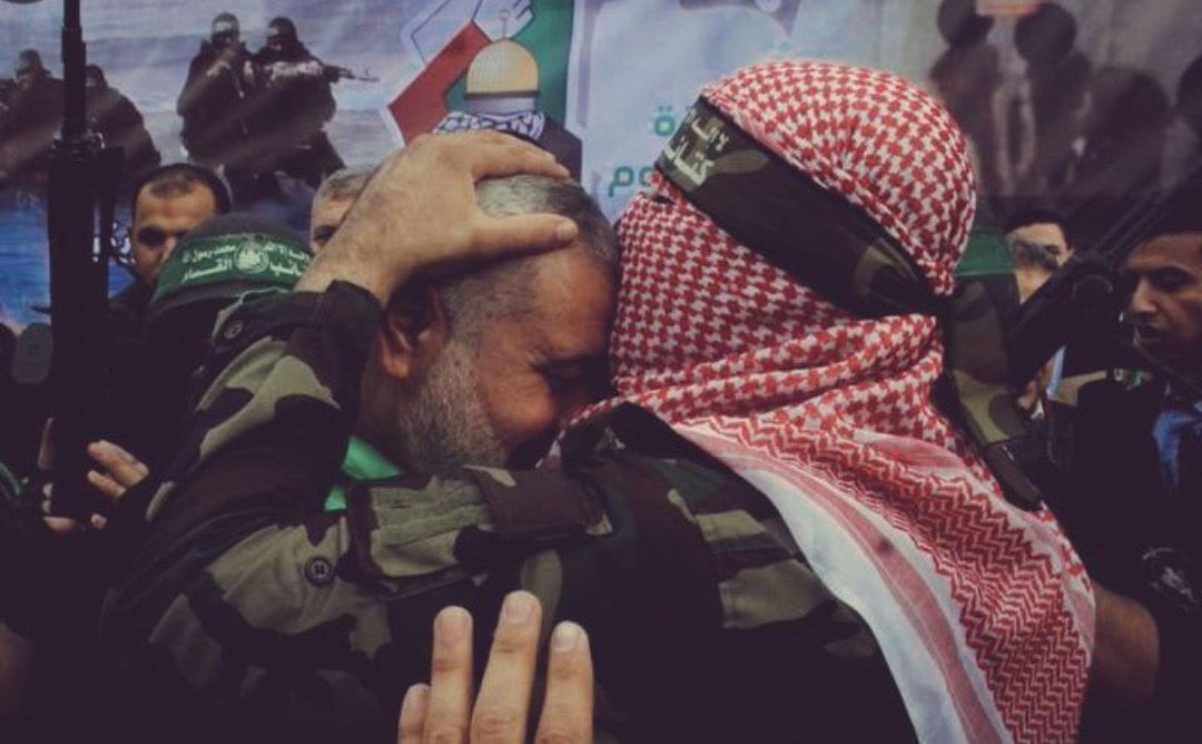 Ebu Ubeyde:

"Liderlerimizin yerine yeni liderler, bir askerin yerine on, bir şehidin yerine binlerce direnişçi gelir. Bu kutsal topraklar, zeytin ağaçları gibi mücahidler yetiştirir."