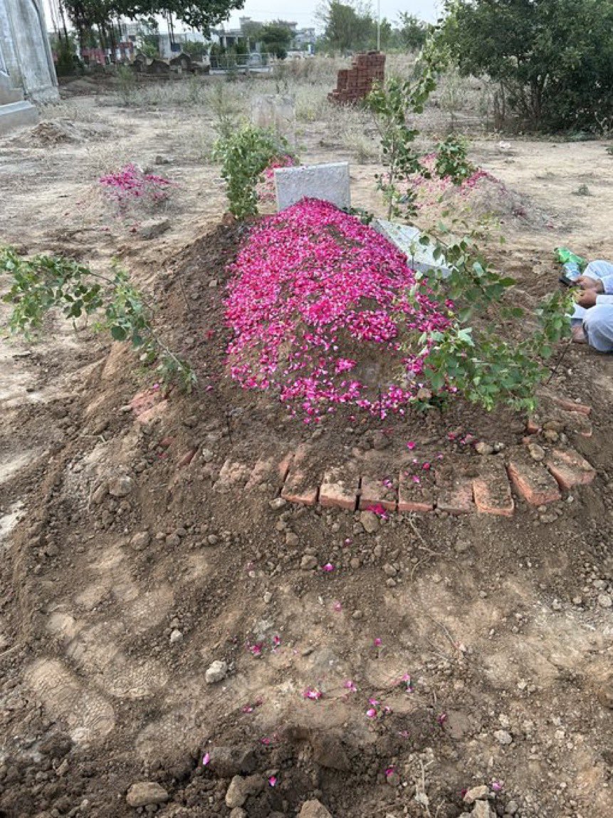 اِنَّا لِلّہِ وَاِنَّا اِلیہِ رَاجِئُون 💔
میرے پیارے دوست عادل وڑائچ کی والدہ اب اس دنیا میں نہیں رہی آپ سب سے گزارش ہے انکی مغفرت کی دعا کردے اور انکے لئے ایک دفعہ درود شریف پڑھ دے 💔اللّٰہ انکو جنت میں اعلیٰ مقام عطا فرمائے آمین <a href="/Aadi_wr/">aadi warraich</a>