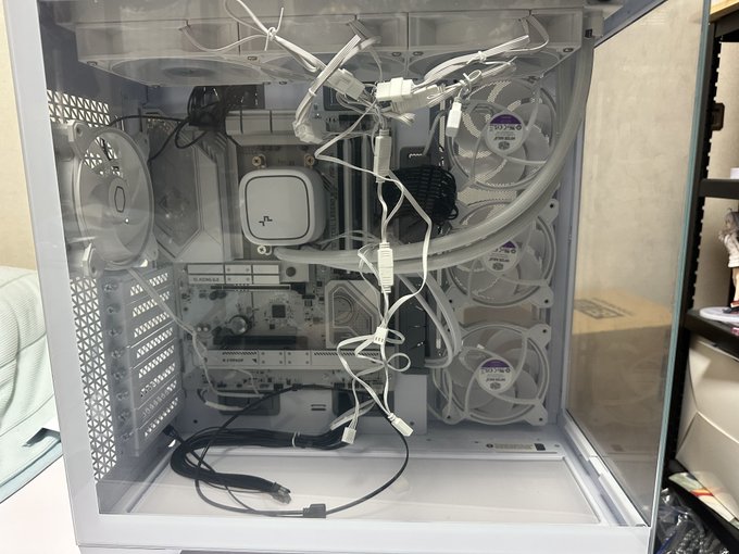 初心者自作pc
あとは配線整理
SSD取り付け
動作確認
ライセンス確認
もう一つのSSD確認
GPUの装着です
ここまで来ました
なんとか動いてください 