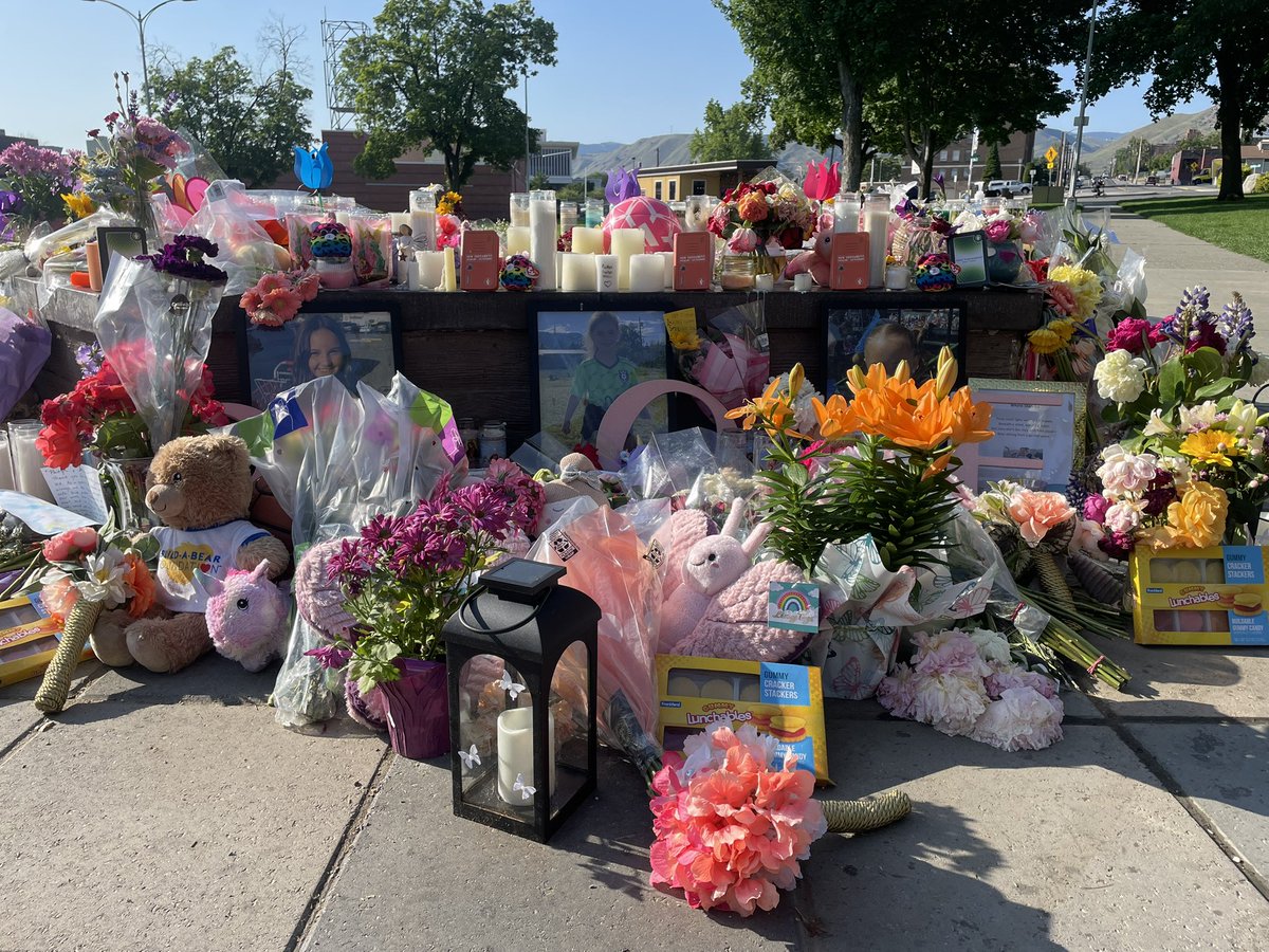 Drew Andre (@drewjandre) on Twitter photo The memorial in Wenatchee for Paityn, Evelyn and Olivia continues to grow.
Law enforcement have started another day searching for their father, Travis Decker. <a href="/KING5Seattle/">KING 5 News</a> The memorial in Wenatchee for Paityn, Evelyn and Olivia continues to grow.
Law enforcement have started another day searching for their father, Travis Decker. <a href="/KING5Seattle/">KING 5 News</a>