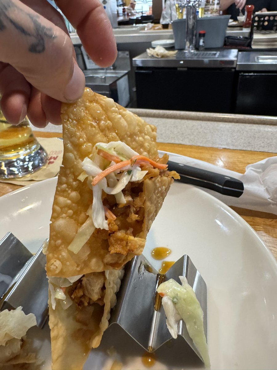 I had to hang out near an Applebees, so I thought why not go in. Can’t be as bad as I remember. 

This is a wonton taco.