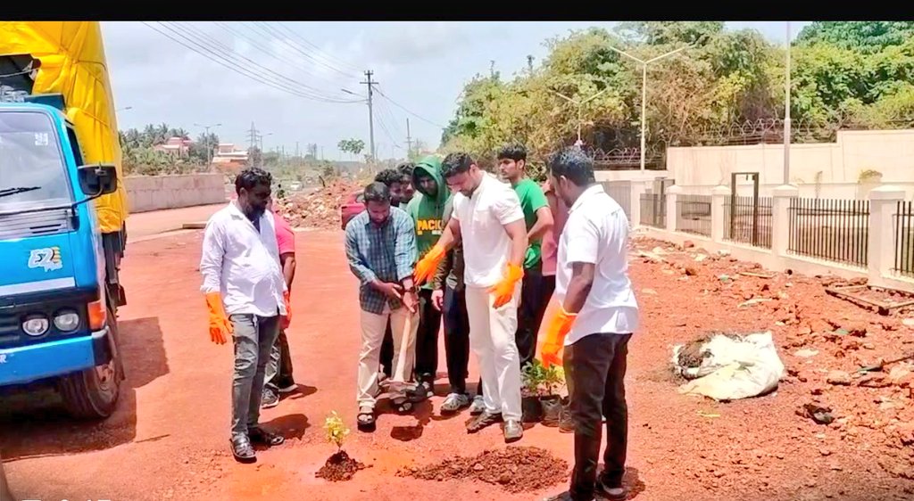 MaheshNDR's tweet photo. When the Government Plants Excuses, We Plant Protests. ๐ฑ
Goa Pradesh Youth Congress filled potholes with saplings in Sancoale โ a symbolic protest against the BJPโs neglect of Cortalimโs crumbling roads.
#GoaYouthCongress
#EnvironmentDayProtest
#WorldEnvironmentDay https://t.co/HqEQmxWWvd