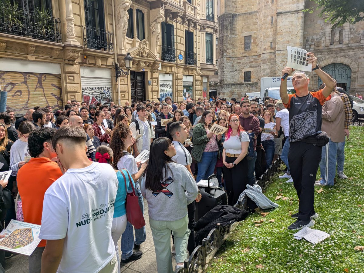 Gaurkoan Hiri orientazio proba egiten ari gara, txandaka, Bilboko kaleetan, #euskaraz, Bilboko #cobi orientazio taldeko Ignaciok gidatuta.

Batzuek berehala aurkitu dituzte identifikatu beharreko tokiak, beste batzuk Bilbotik bueltaka dabiltza oraindik...