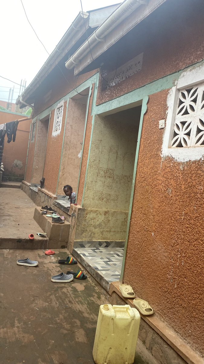 stkconsults's tweet photo. For Sale: Quick Opportunity 5 double rooms with inside  bathrooms, generating UGX 1M monthly, fully occupied by tenants. Selling at UGX 65M, located in Masanafu Bbira. Contact: 0200906013/0762808647 https://t.co/KcXWEq0n18