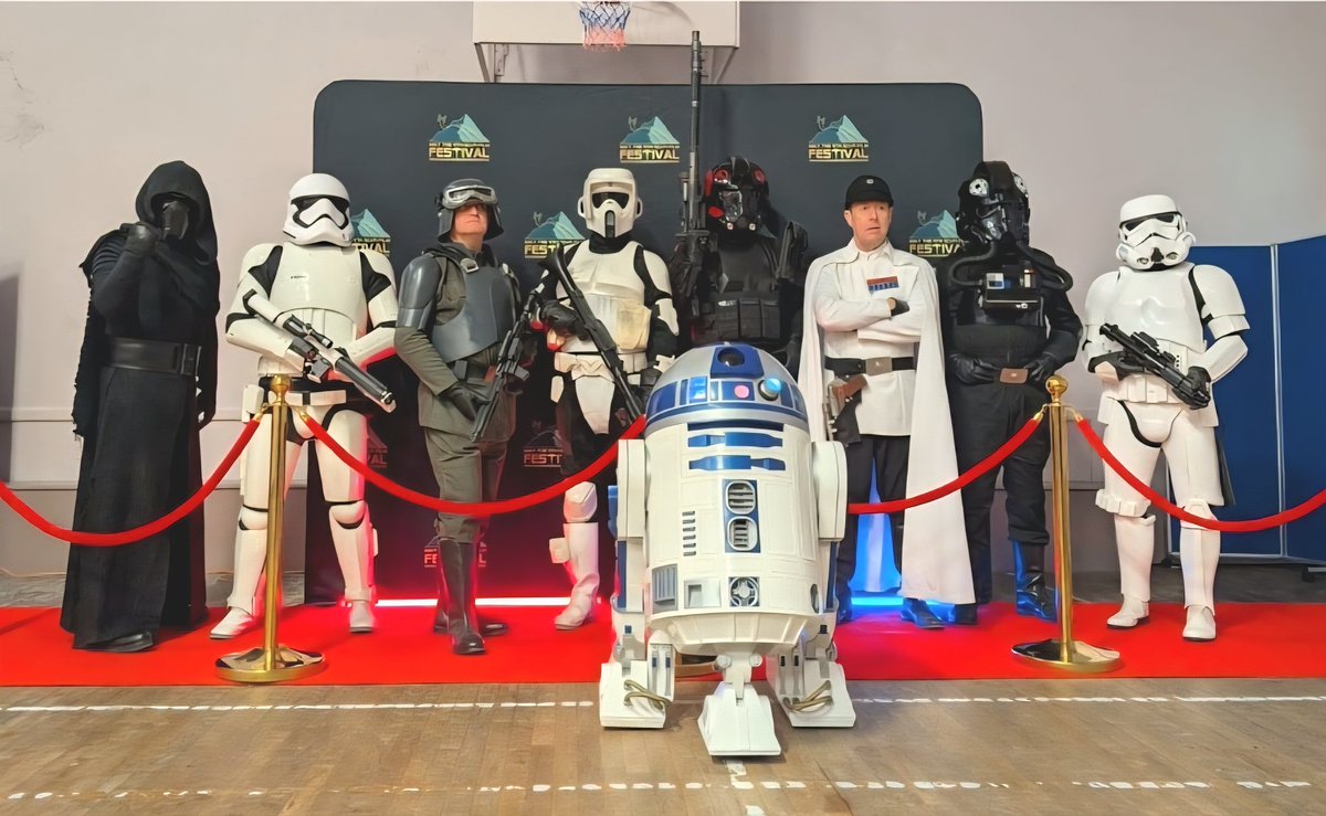 Typical R2 units hogging the limelight

Who doesn't love those little droids?

#501stIreland #501stlegion #BadGuysDoingGood #R2D2

📷 Aidan Leonard