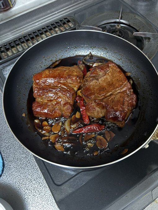 仕事も創作も忙しなく動いてるから料理で無心になれるのが癒しになってる 