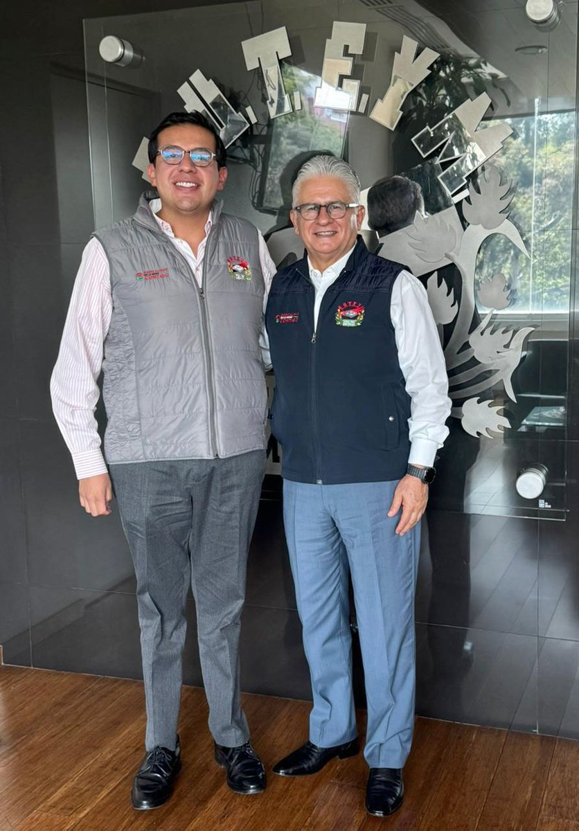 Herminio_CahueC's tweet photo. Conversé con Alfonso Gil Morán, secretario de Eventos Especiales del Comité Ejecutivo Estatal y secretario general de la sección #SUTEYM #DIFEM, #IMIEM y #JAPEM, varios temas relacionados con nuestras funciones en la representación gremial.
#SindicalismoDeLaManoContigo https://t.co/nNBcJ85vhP