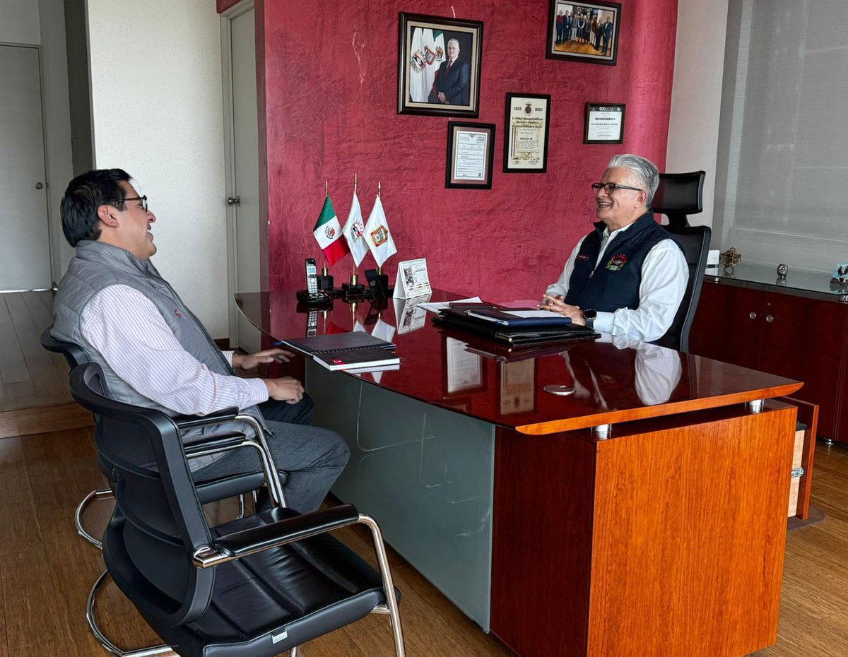 Herminio_CahueC's tweet photo. Conversé con Alfonso Gil Morán, secretario de Eventos Especiales del Comité Ejecutivo Estatal y secretario general de la sección #SUTEYM #DIFEM, #IMIEM y #JAPEM, varios temas relacionados con nuestras funciones en la representación gremial.
#SindicalismoDeLaManoContigo https://t.co/nNBcJ85vhP