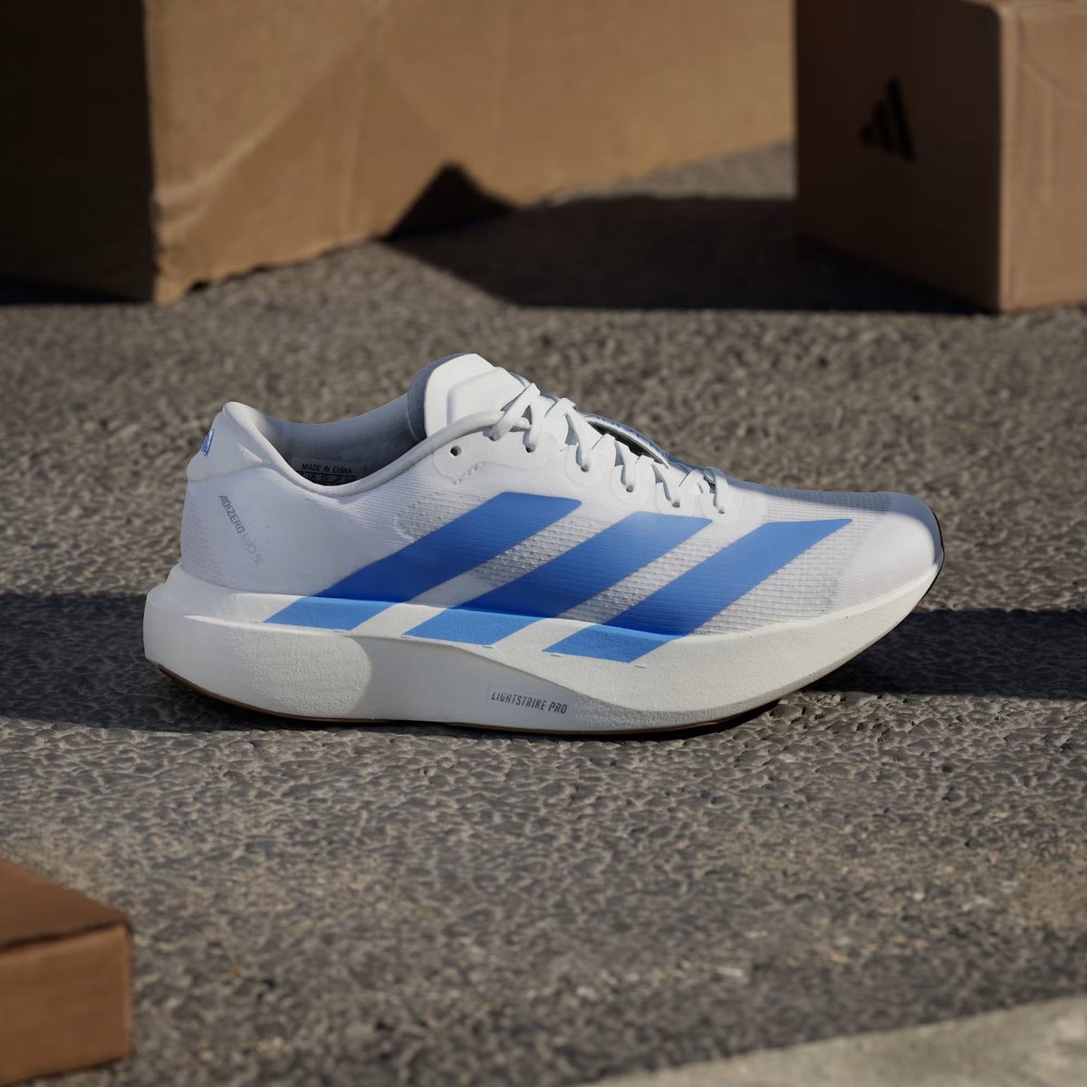 KicksFinder's tweet photo. Ad: NEW via adidas US
adidas Adizero EVO SL "Cloud White/Royal Blue"

M https://t.co/KDOISNWqHl
W https://t.co/PcY5pSloK7 https://t.co/yhG8EJIVhc