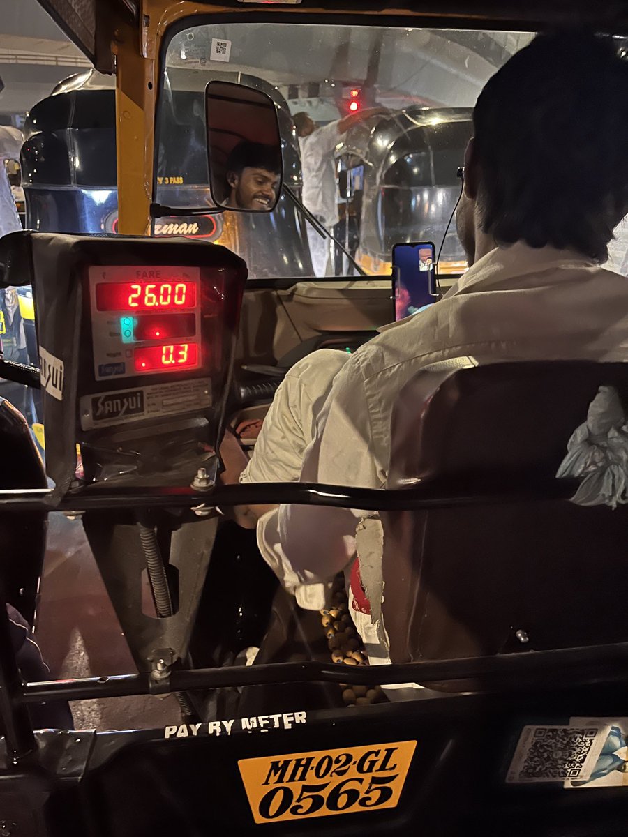 Nishant D Sarwankar (@ndsarwankar) on Twitter photo <a href="/MumTraffic/">Mumbai Traffic</a> auto driver talking on video call while driving on S V Road, Andheri west. when told not to spk on phone he denied. MH02 GL0565 <a href="/MumTraffic/">Mumbai Traffic</a> auto driver talking on video call while driving on S V Road, Andheri west. when told not to spk on phone he denied. MH02 GL0565