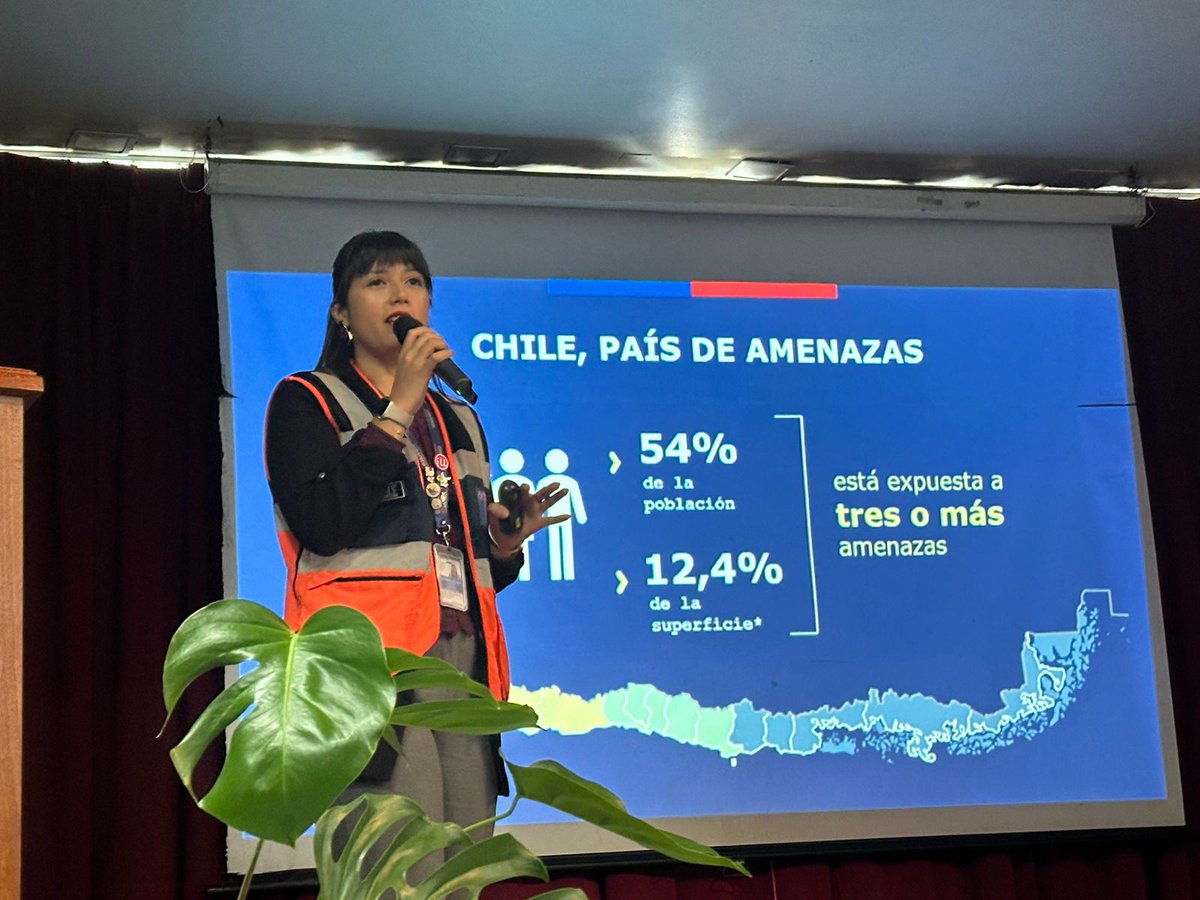 Profesional de #SenapredAraucanía participa en seminario en Victoria por el Día del Medio Ambiente: “Enfrentando los efectos de la crisis climática”, junto a la Municipalidad de Victoria, <a href="/SeremiSalud_IX/">Seremi Salud Araucanía</a>, <a href="/conaf_minagri/">CONAF - Corporación Nacional Forestal</a>, <a href="/MMAChile/">Ministerio del Medio Ambiente</a> y agrupación ecológica local.