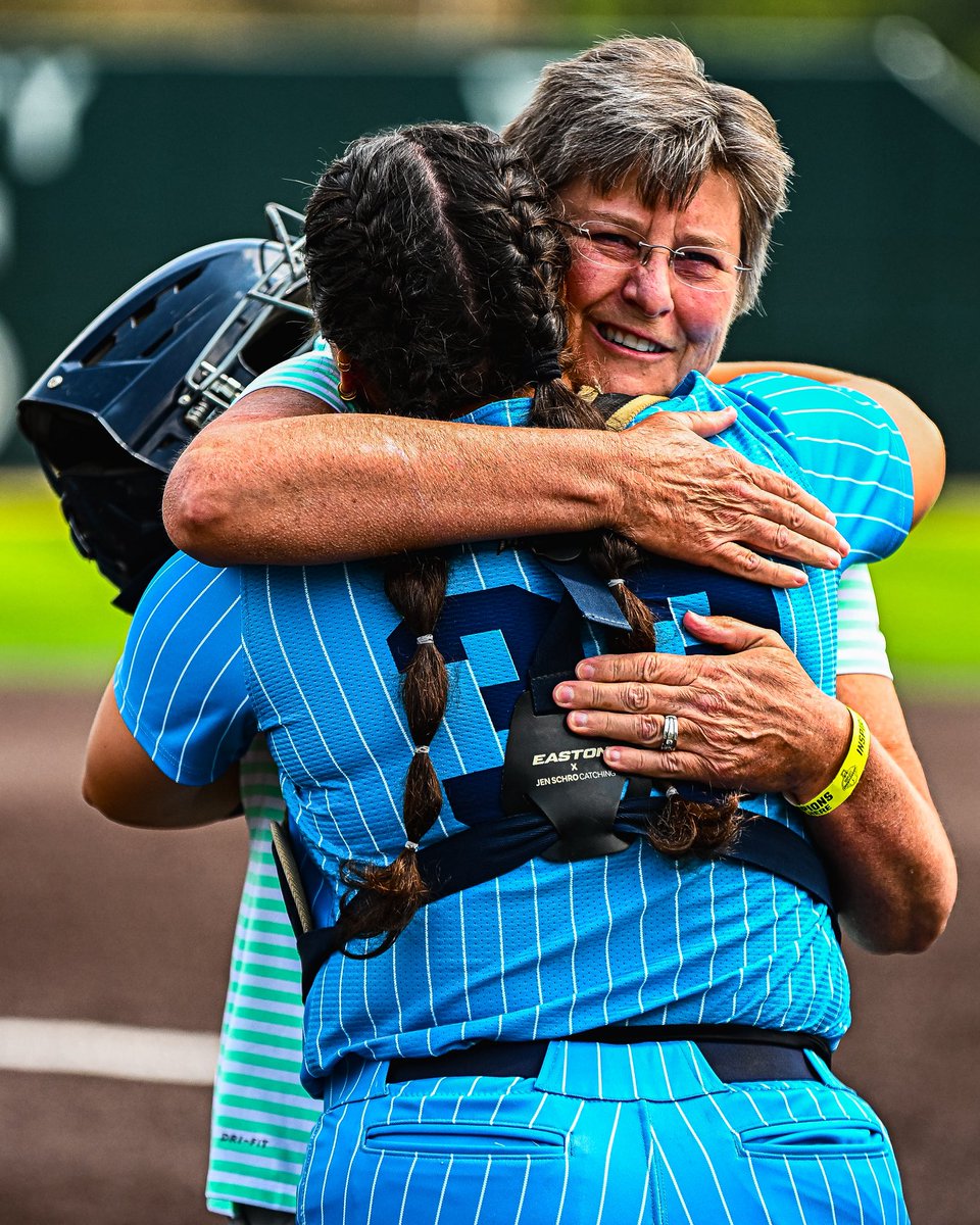 NCAADIII's tweet image. LEAVING IT ALL ON THE FIELD ๐ฃ
@vwu_marlins leads @trineathletics 1-0 headed to the fourth inning!
#WhyD3 | #D3SB