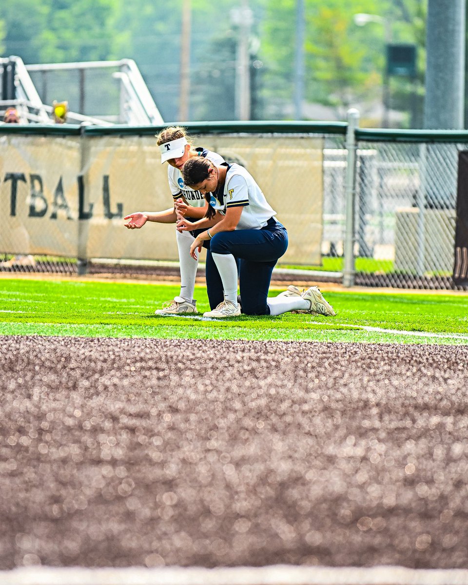 NCAADIII's tweet image. LEAVING IT ALL ON THE FIELD ๐ฃ
@vwu_marlins leads @trineathletics 1-0 headed to the fourth inning!
#WhyD3 | #D3SB