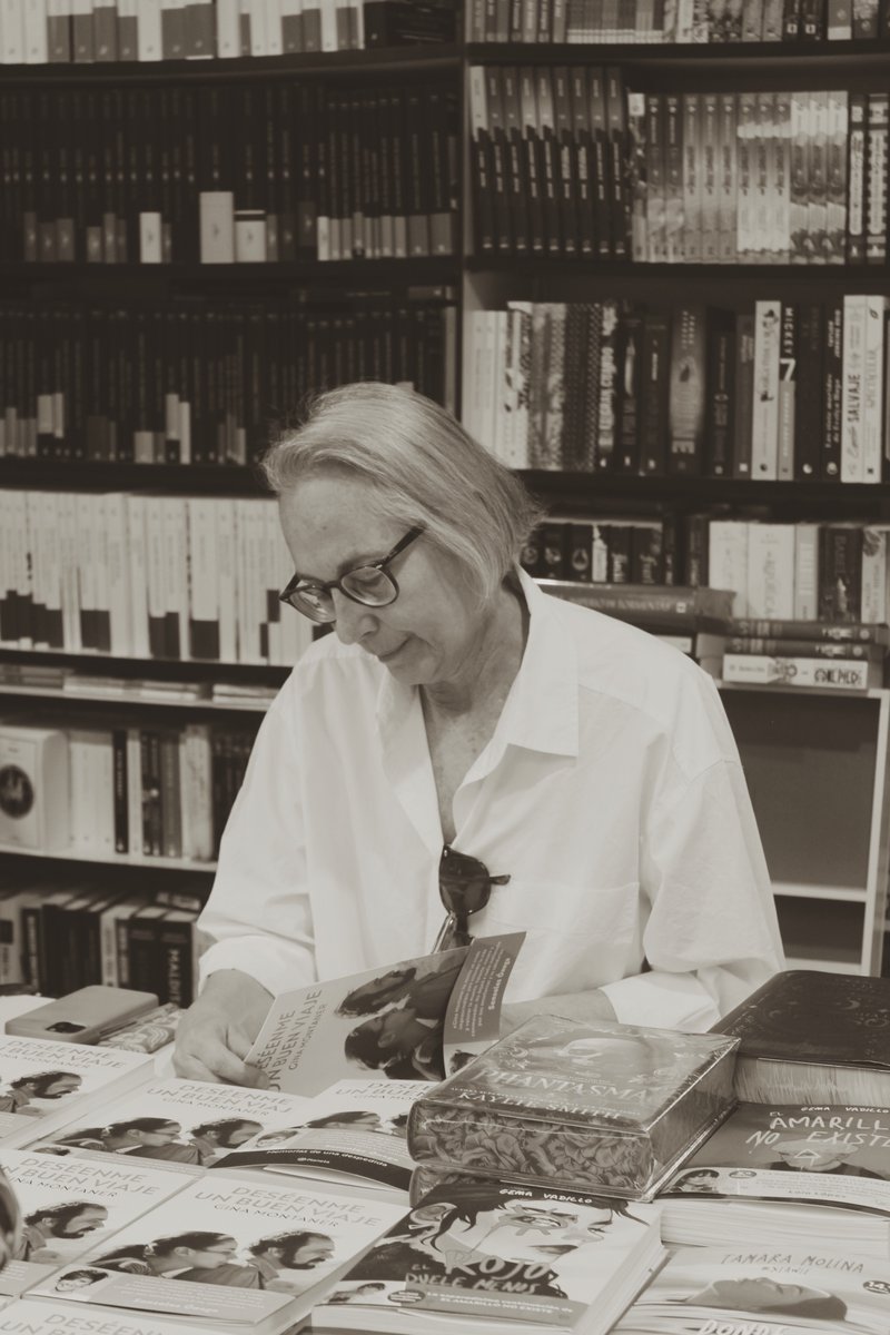 Ayer pasamos por la Feria del Libro de Madrid a ver a nuestra querida Gina Montaner, que firmaba Deséenme un buen viaje, un libro íntimo y conmovedor sobre el adiós a su padre, Carlos Alberto Montaner.