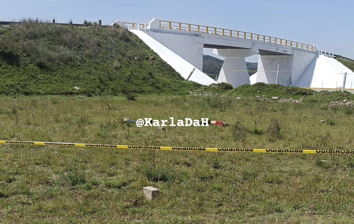 Karla Hernández (@karladah) on Twitter photo Ayer, la <a href="/SSPGobPue/">Secretaría de Seguridad Pública</a> dio a conocer que reforzaron la seguridad en la autopista #Puebla-Orizaba por TIERRA Y AIRE, pero hoy, fueron abandonados los cuerpos sin vida y con huellas de violencia de un hombre y una mujer, sobre la mencionada pista, a la altura de #Amozoc ... Mmmjuuu... Ayer, la <a href="/SSPGobPue/">Secretaría de Seguridad Pública</a> dio a conocer que reforzaron la seguridad en la autopista #Puebla-Orizaba por TIERRA Y AIRE, pero hoy, fueron abandonados los cuerpos sin vida y con huellas de violencia de un hombre y una mujer, sobre la mencionada pista, a la altura de #Amozoc ... Mmmjuuu...