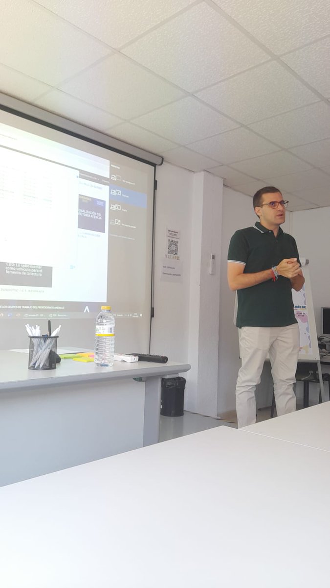 📣Experiencias de aprendizaje, diversidad y riqueza cultural en las Jormadas de Grupos de Trabajo en el Cep de Málaga. Ponentes de altura con los pies en las aulas.  #formaciondocente <a href="/EducaAnd/">Consejería Desarrollo Educativo y FP</a>