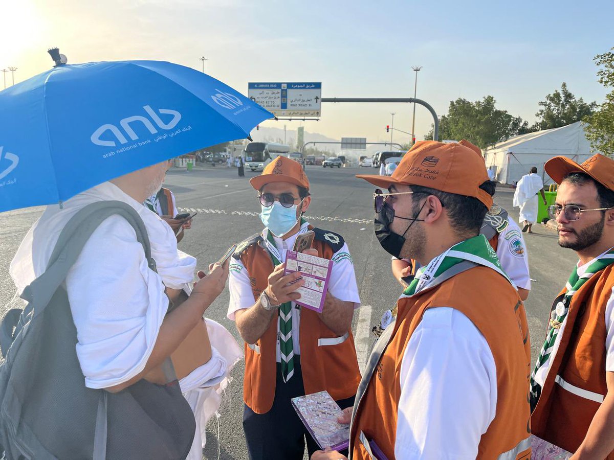 himma_2023's tweet photo. نادي همة الكشفي يبداً العمل في يوم عرفة مع (نسك) مركز إرشاد الحجاج التائهين 🤍🕋 https://t.co/vsswd78X3i