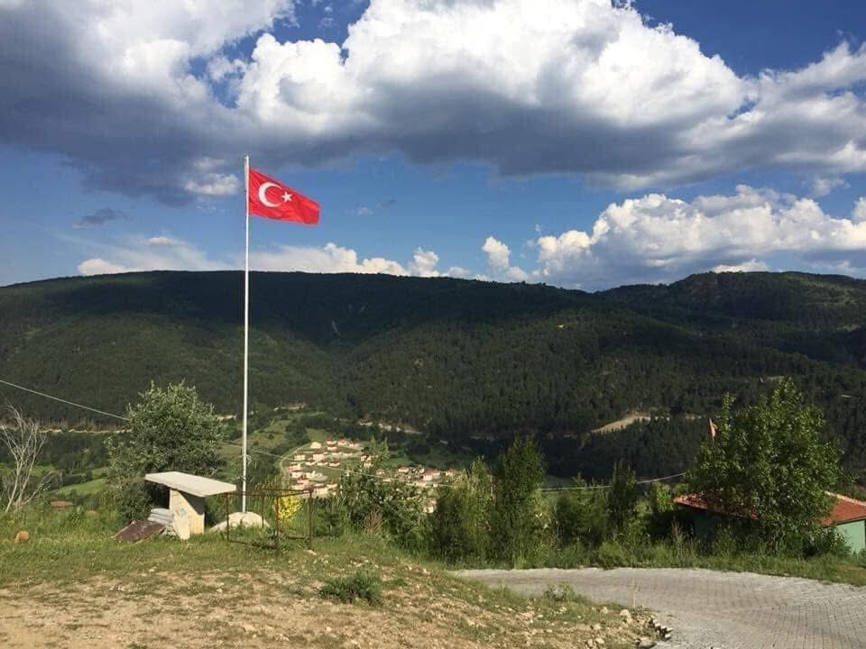 Yüce Allah’a teslimiyetimizin, sadakatimizin ve bağlılığımızın nişanesi olan Kurban Bayramının; başta Gazze,Doğu Türkistan ve gönül coğrafyamız olmak üzere tüm insanlığa barış, huzur,mutluluk getirmesi dileğiyle milletimizin ve İslam âleminin Kurban Bayramı mübarek olsun.