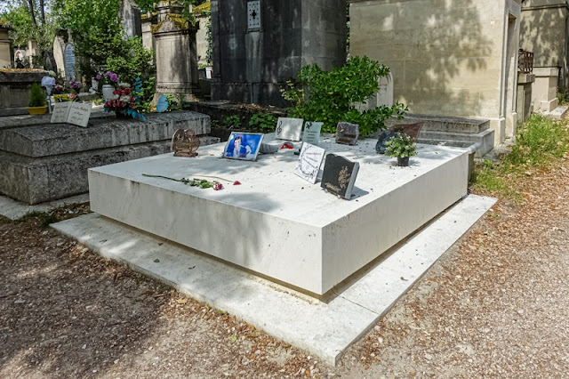 parisladouce's tweet photo. Paris : Tombe de Gilbert Bécaud au Cimetière du Père Lachaise, une belle sépulture, objet de toute l'attention des admirateurs et de la famille - XXème
https://t.co/O3vfBni67W
#paris #paris20 #perelachaise #gilbertbecaud #cimetiere #tombe https://t.co/ojcfKPu9Uf