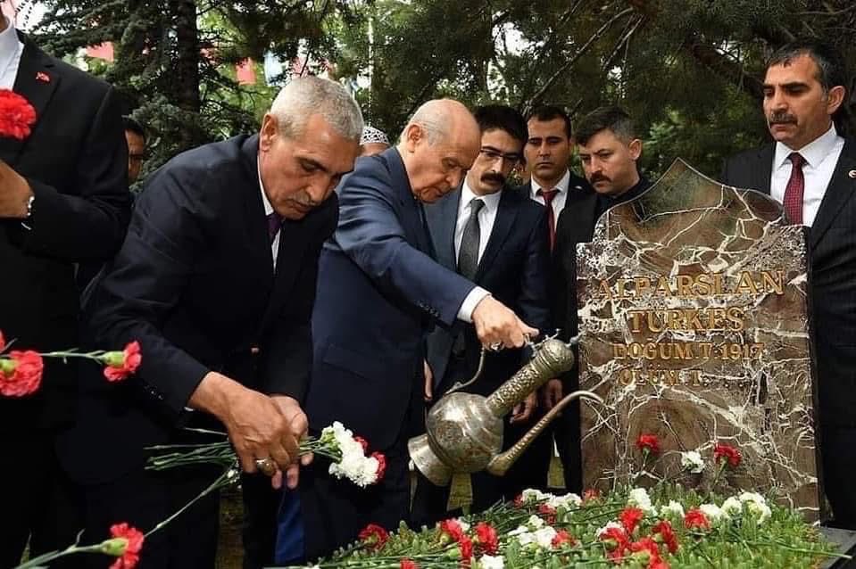 Naimyanik's tweet photo. Türk-İslam coğrafyasında yaşayan kardeşlerimizin mübarek bayramını dualarımla birlikte tebrik ediyorum.
Haç farizasını ifa ve icra eden kardeşlerimizi selamlıyor, ibadetlerinin kabul ve makbul olmasını niyaz ediyorum.
Kurban bayramımız mübarek olsun diyorum. https://t.co/WIbLLaNmlV