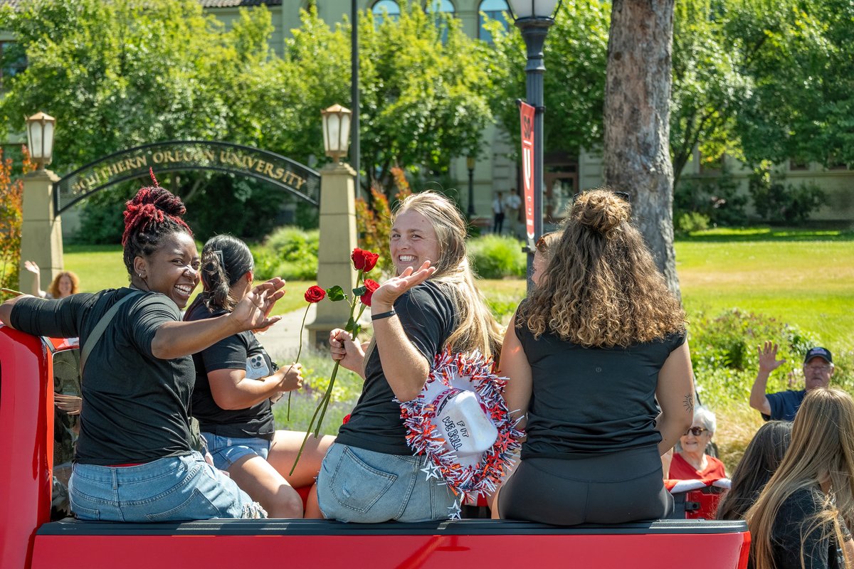 Al Case (@al_case) on Twitter photo 2025 NAIA National Champion SOU Softball Team Parade
<a href="/SOUAshland/">Southern Oregon Univ</a> traveljapanblog.com/ashland/2025/0… 2025 NAIA National Champion SOU Softball Team Parade
<a href="/SOUAshland/">Southern Oregon Univ</a> traveljapanblog.com/ashland/2025/0…