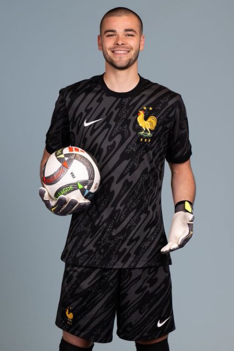 🚨 LUCAS CHEVALIER EST DÉSORMAIS LE NOUVEAU GARDIEN NUMÉRO 2 DE L’ÉQUIPE DE FRANCE ! 🇫🇷🧤

Le joueur du LOSC a devancé Brice Samba dans la hiérarchie lors de ce rassemblement.

(<a href="/lequipe/">L'Équipe</a>)