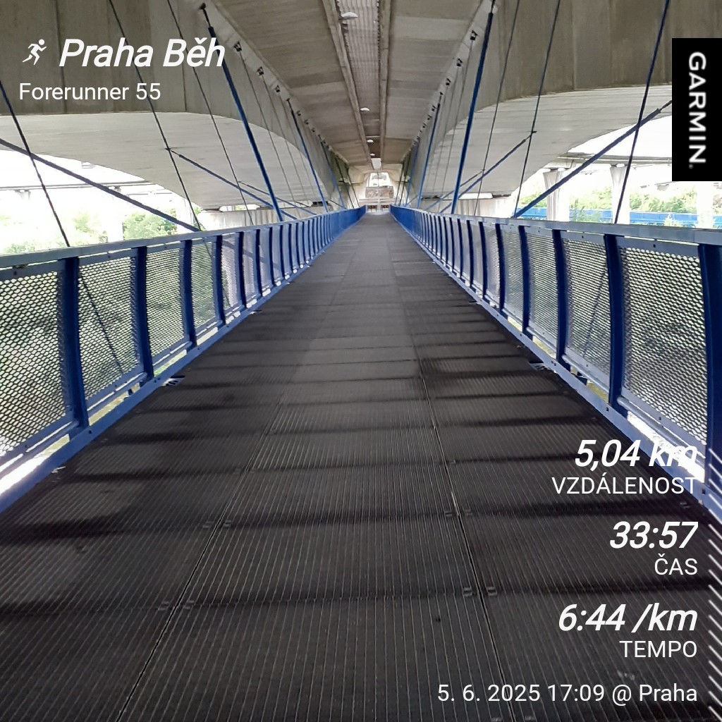 romantickaduse's tweet photo. #beatyesterday vybihal jsem těsně po dešti, dýchalo se krásně, ale pak takove teplo a už to tak skvelynebylo. Poslední beh před #laberun. Navíc si nás tým se povzbudil tim, že když zabehneme trasu v určitém čase, půjdeme na wellness soustredeni, to je slušná motivace ne?:) https://t.co/vnZR8eyZVV