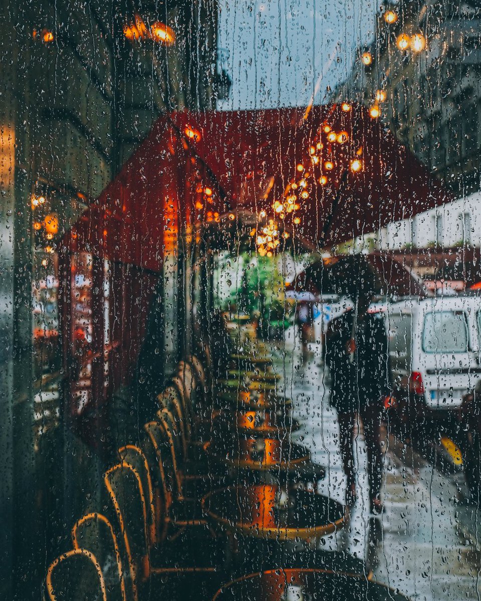 MissCoolpics's tweet photo. Rainy evening in Paris ☔ https://t.co/bOrLMzM2qo