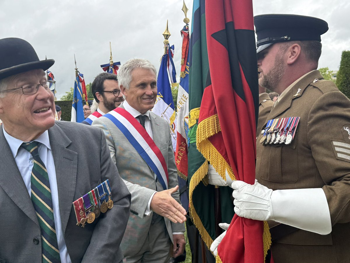 🇬🇧 🇫🇷 81 ans après le Débarquement du 6 juin 1944, la Normandie se souvient. À #Caen, les soldats britanniques n’ont pas seulement libéré notre territoire, ils ont défendu une certaine idée de la liberté.

Depuis le Mémorial nous leur adressons un hommage solennel. 🕊️