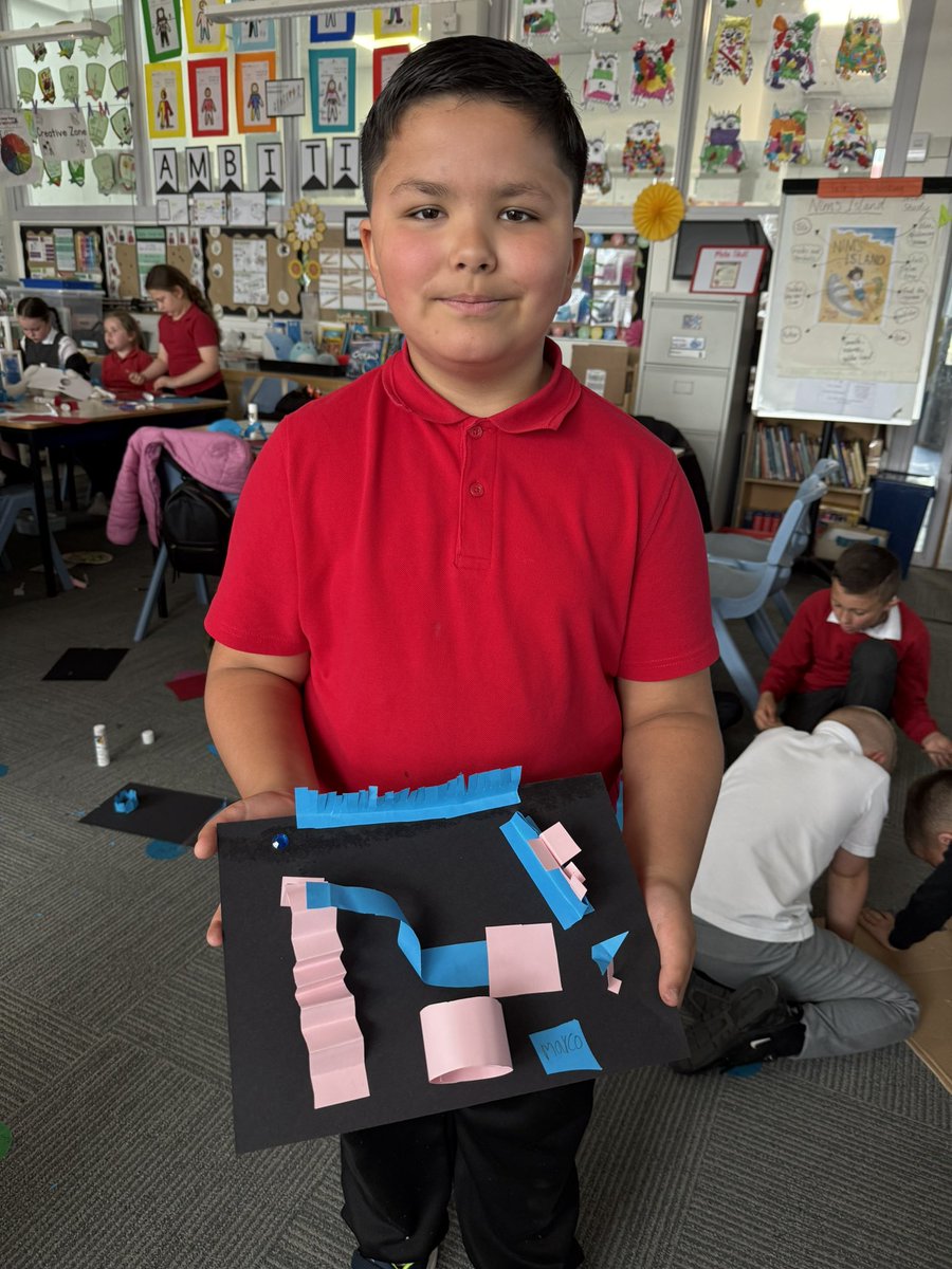 MissDoyleNPS's tweet photo. Inspired by sculpture parks, we used a variety of paper construction techniques to create our own 3D artwork. @MrsMcLarenC https://t.co/Waa3EDOjo4