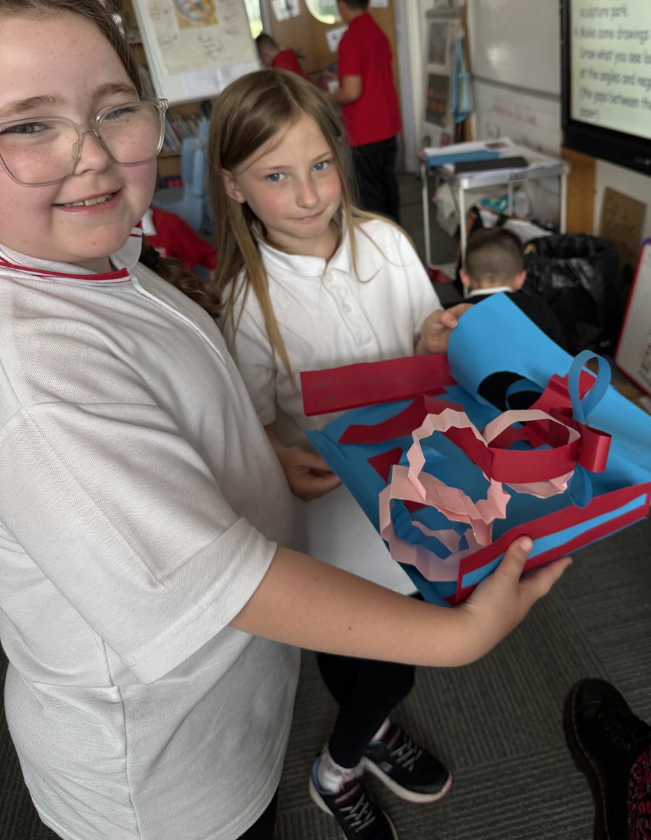 MissDoyleNPS's tweet photo. Inspired by sculpture parks, we used a variety of paper construction techniques to create our own 3D artwork. @MrsMcLarenC https://t.co/Waa3EDOjo4