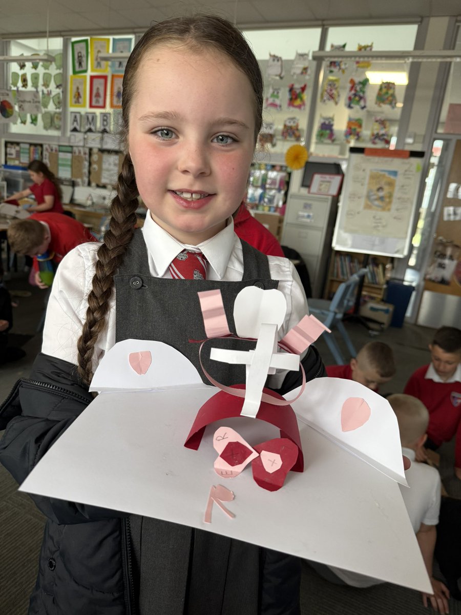 MissDoyleNPS's tweet photo. Inspired by sculpture parks, we used a variety of paper construction techniques to create our own 3D artwork. @MrsMcLarenC https://t.co/Waa3EDOjo4